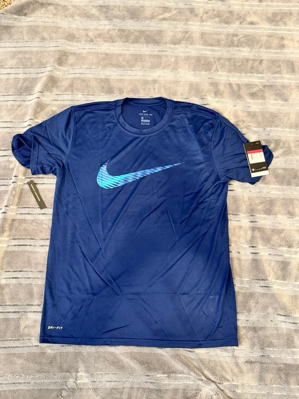 NWT Nike Men's Graphic T-Shirt LARGE